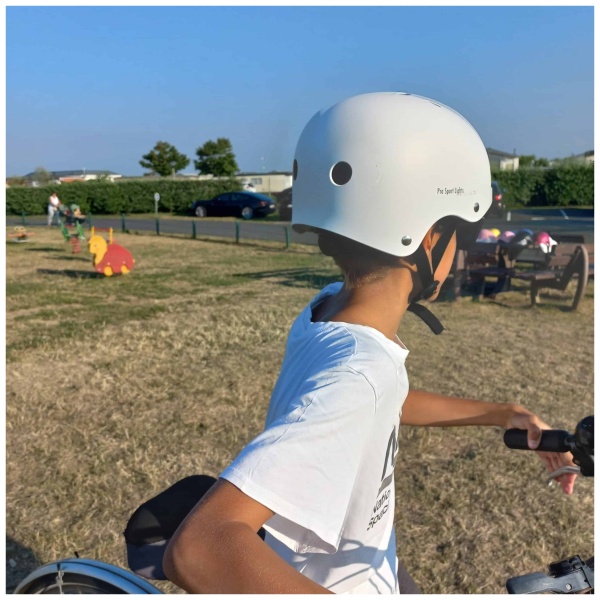 Bicycle helmet matt white back