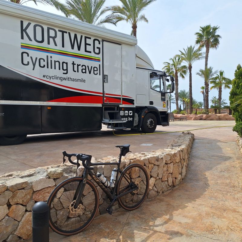 Kortweg Cycling Travel vrachtwagen