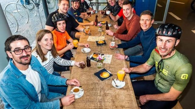 Peloton Cafe CRVV Oudenaarde sfeertafel