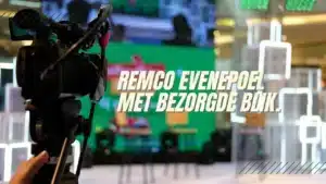 Remco Evenepoel na training met bezorgde blik.